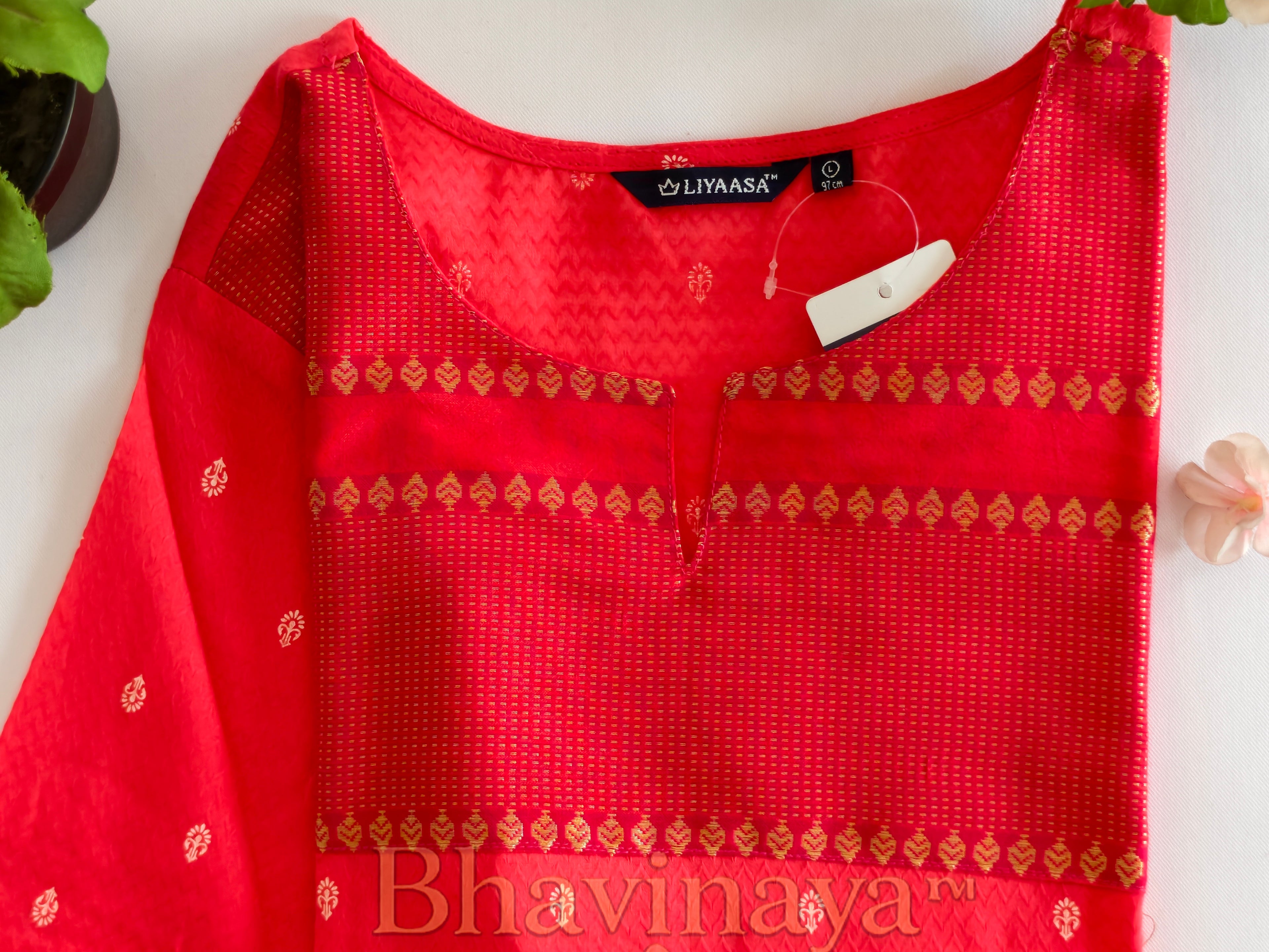 Pink buti kurthi with kasavu yoke