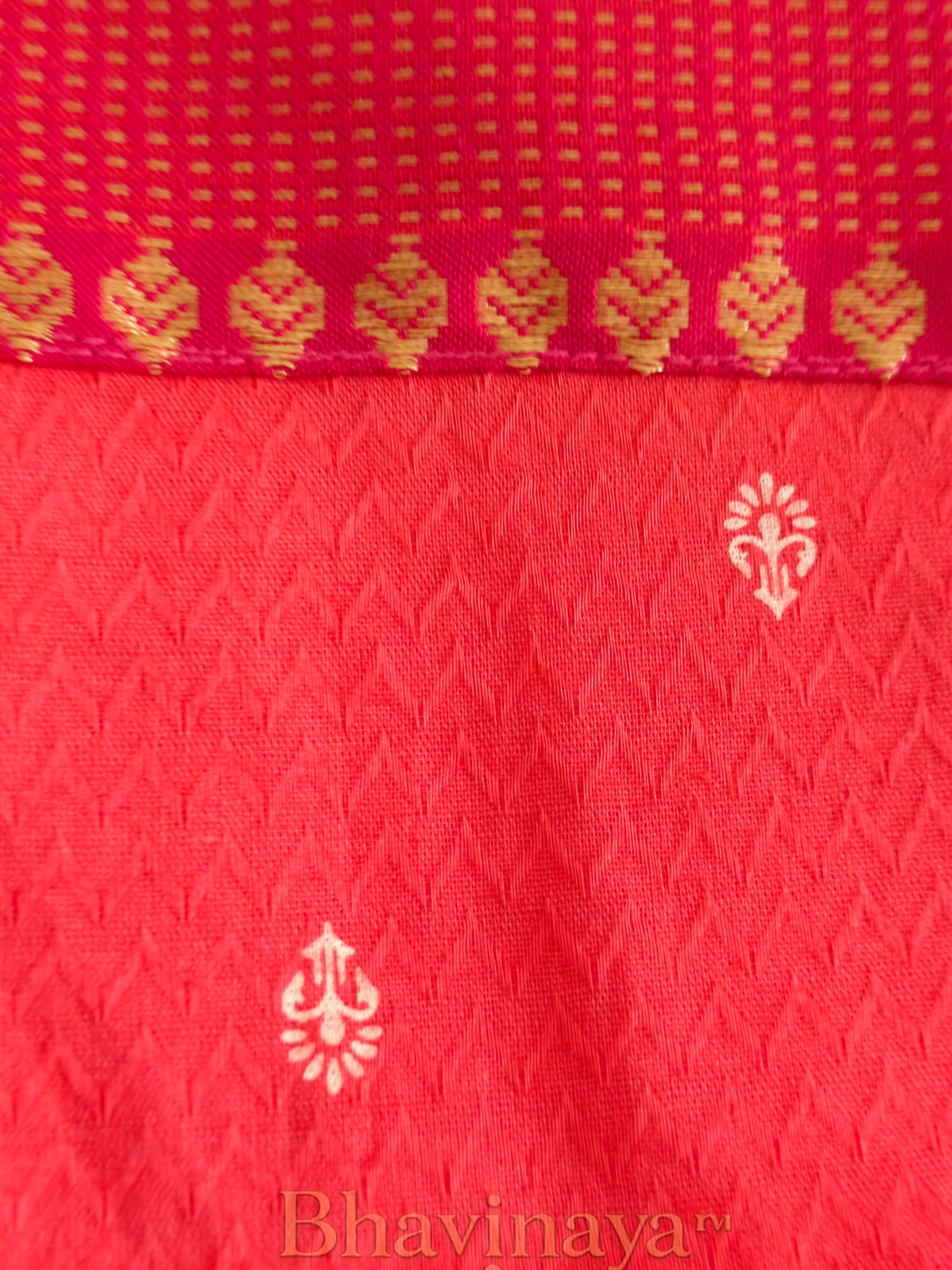 Pink buti kurthi with kasavu yoke