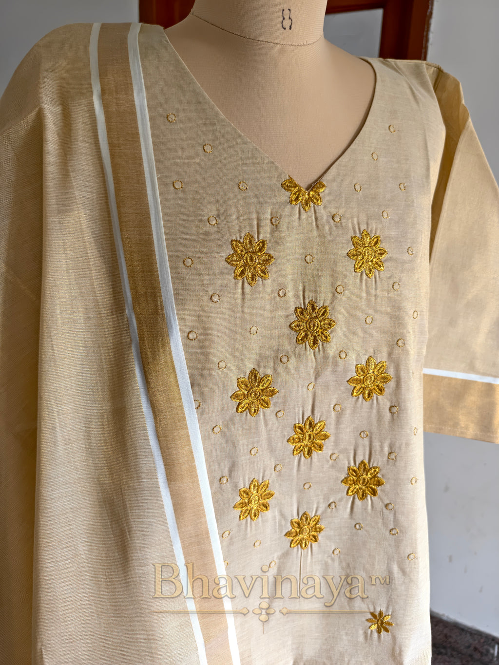 Kerala golden tissue 3 pcs set design 2 (Bhavinaya label)