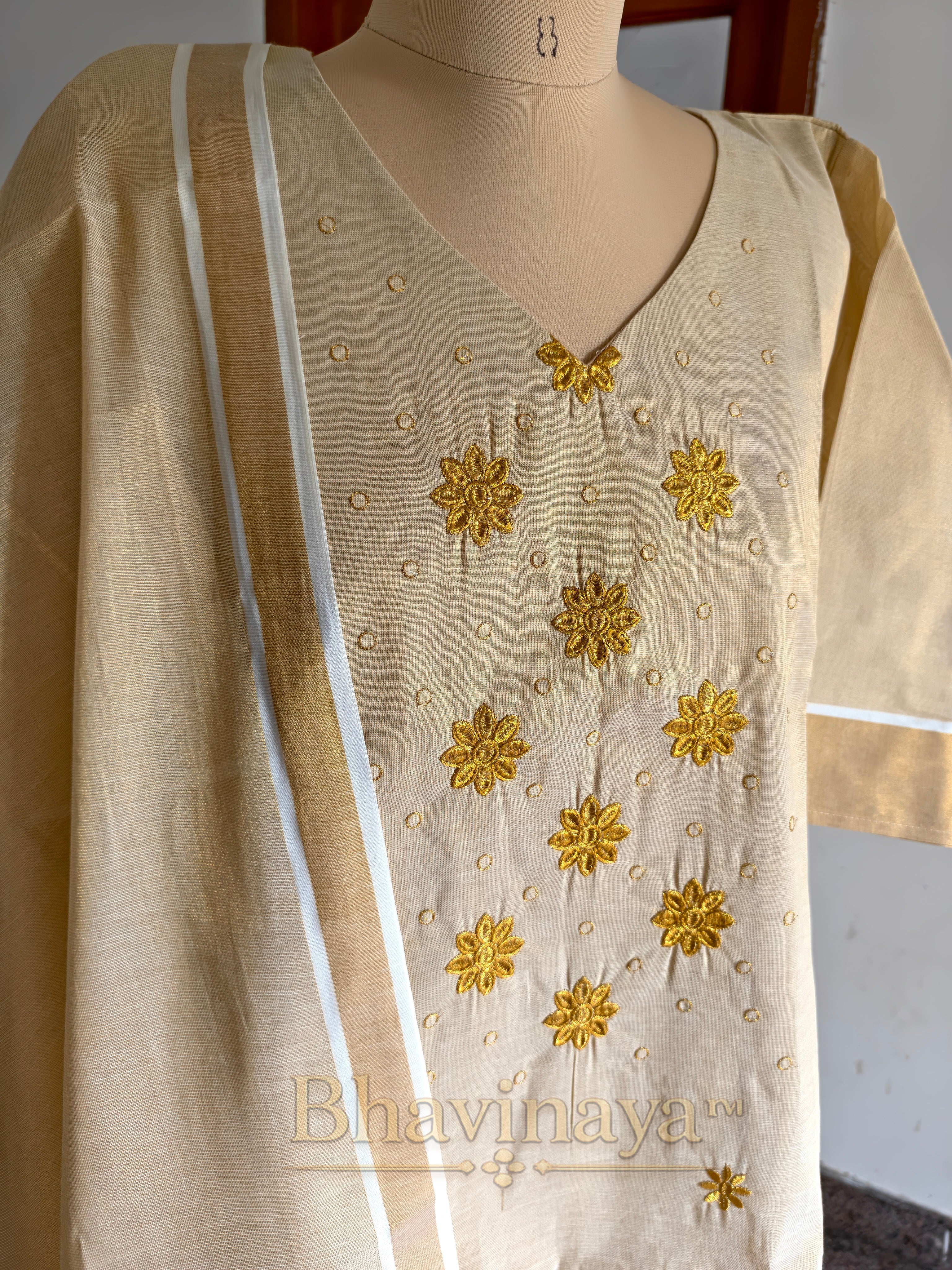Kerala golden tissue 3 pcs set design 2 (Bhavinaya label)